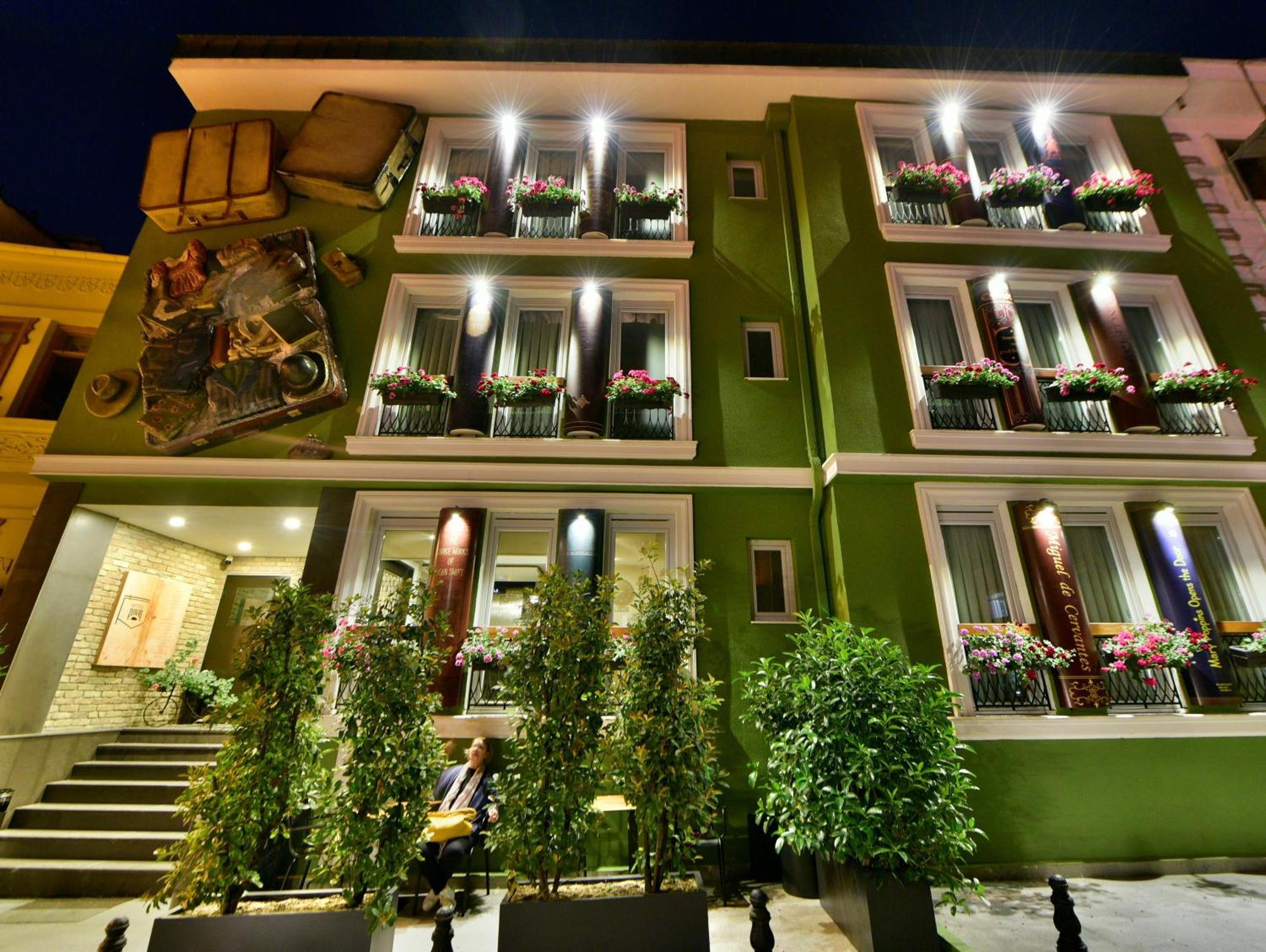 Hotel Poem, Istanbul